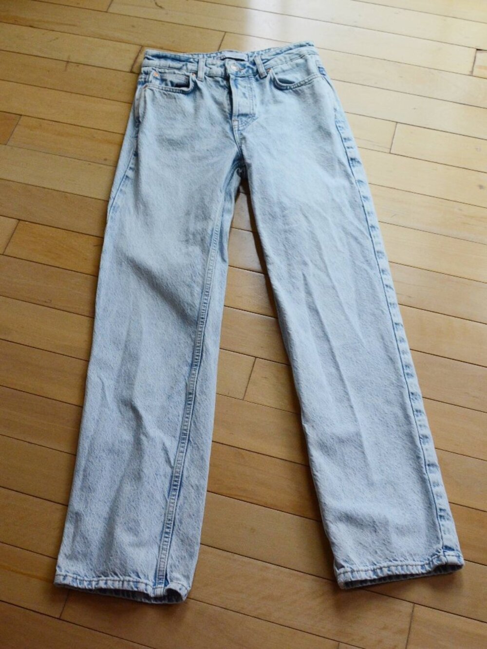 Zara straight-leg jeans in light wash size us 2